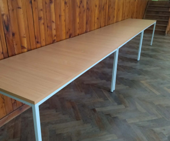 Aktuality / Obnova a doplnenie zariadenia sály kultúrneho domu  - nové stoly a stolič-ky - foto